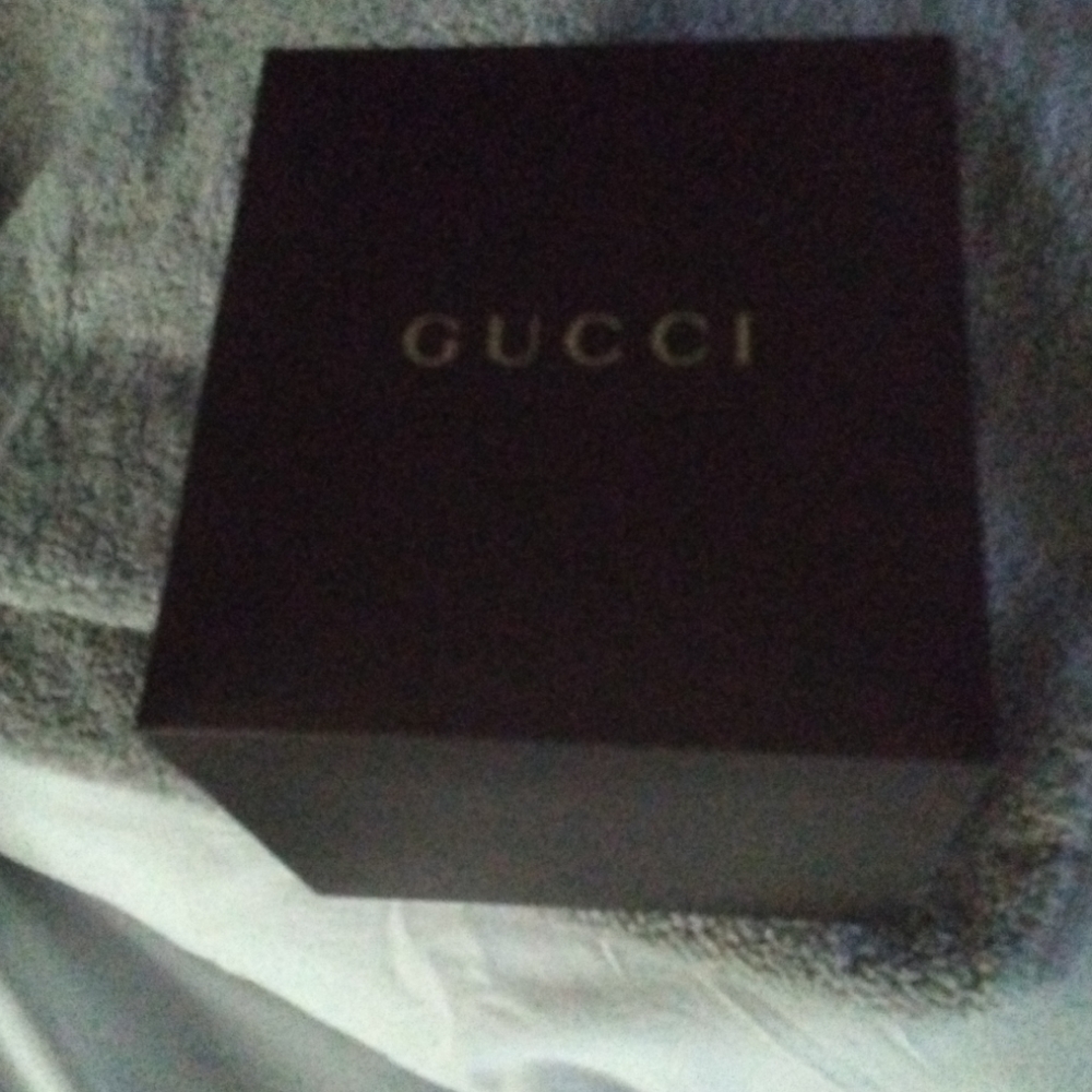 Gucci watch - Picture 2 of 2